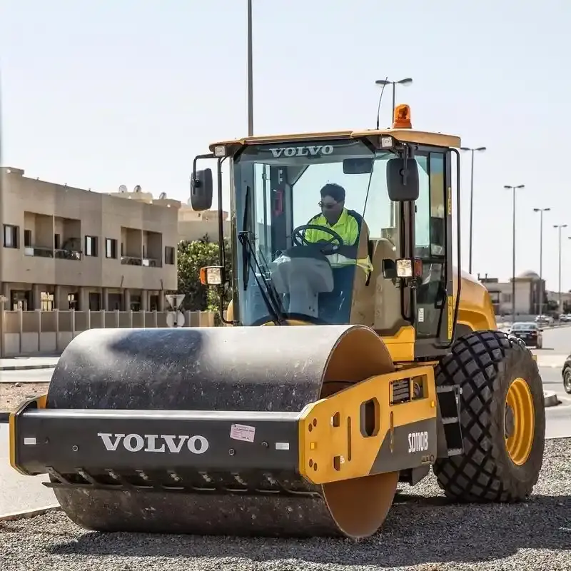 Arriendo de Rodillo Compactador 10 Ton. Volvo modelo SD110B en SK Rental con cobertura nacional.